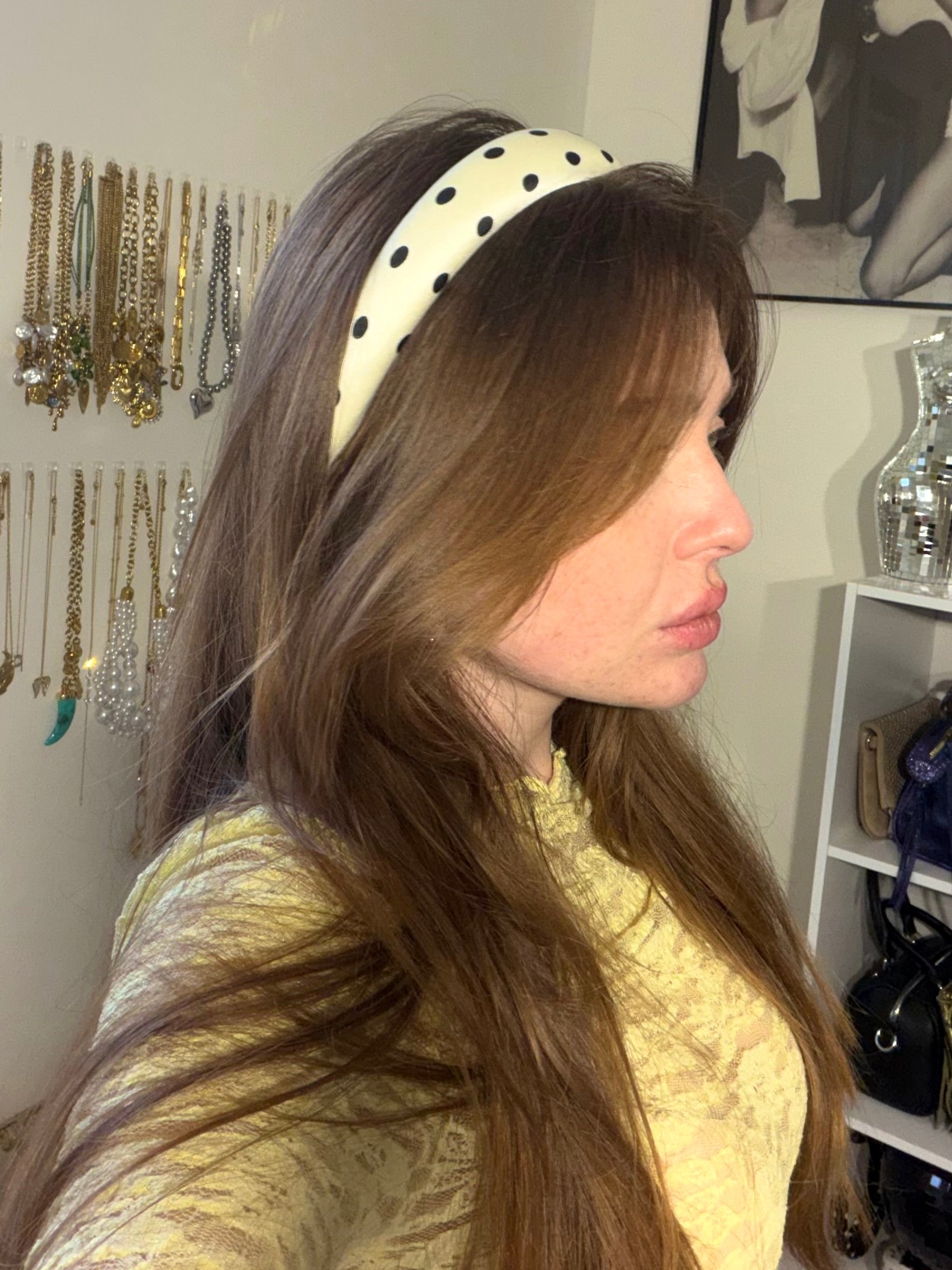 Serre-tête à pois noirs